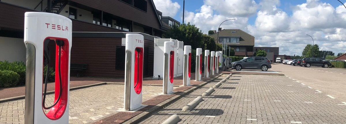 Tesla Superchargerstation - Van der Valk Akersloot
