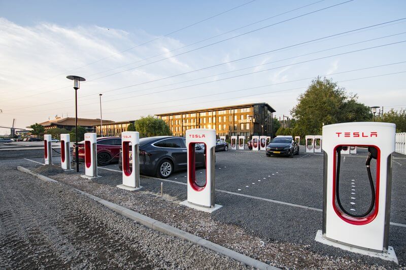 Perth zwart Port Grootste Tesla Supercharger laadstation van Nederland - Hotels Met Laadpaal