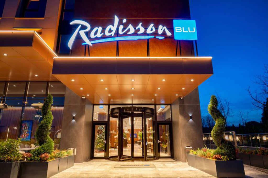 Radisson hotel met laadpaal